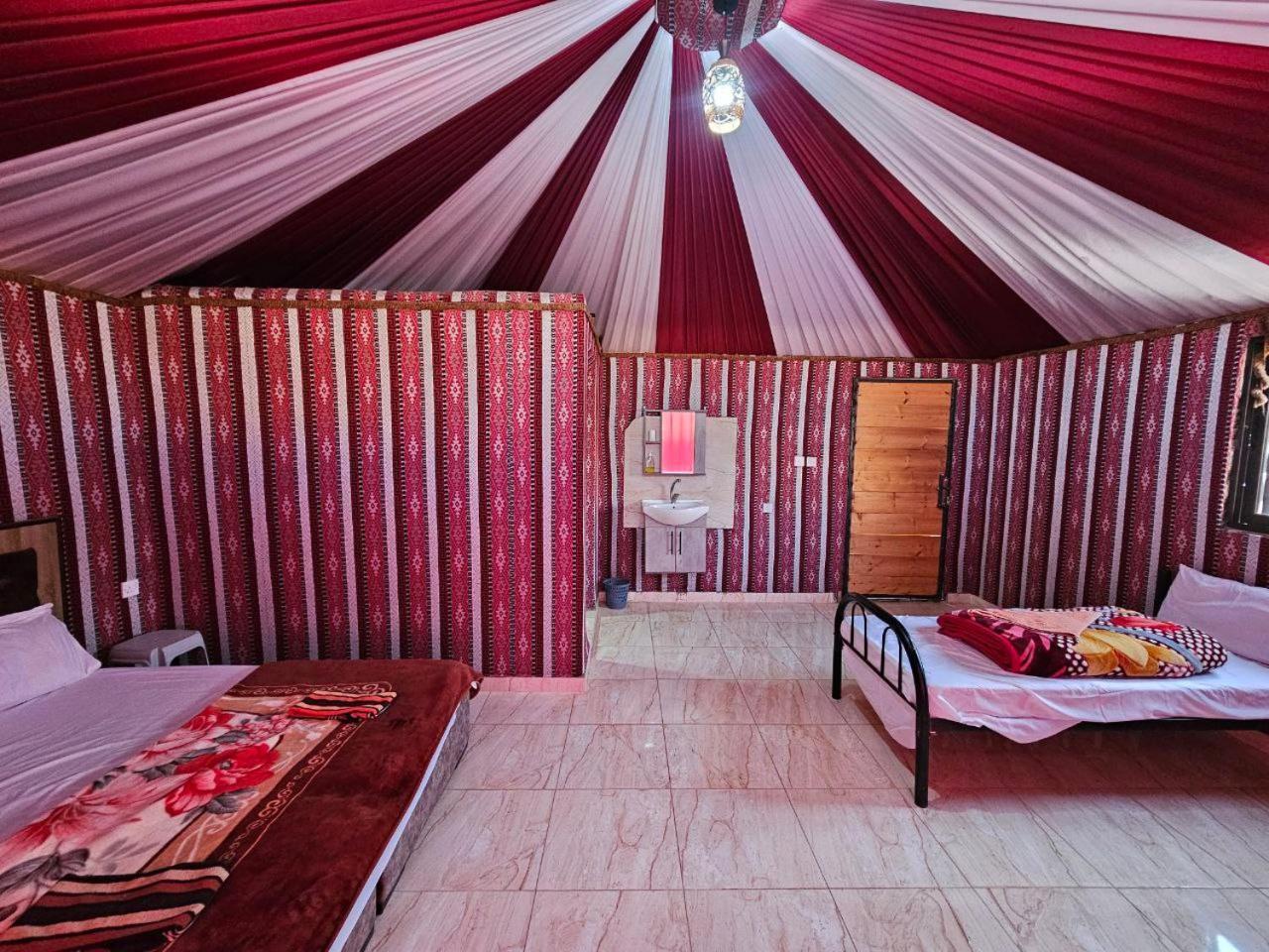 Beduin Star Trail Camp Bed and Breakfast Wadi Rum Buitenkant foto