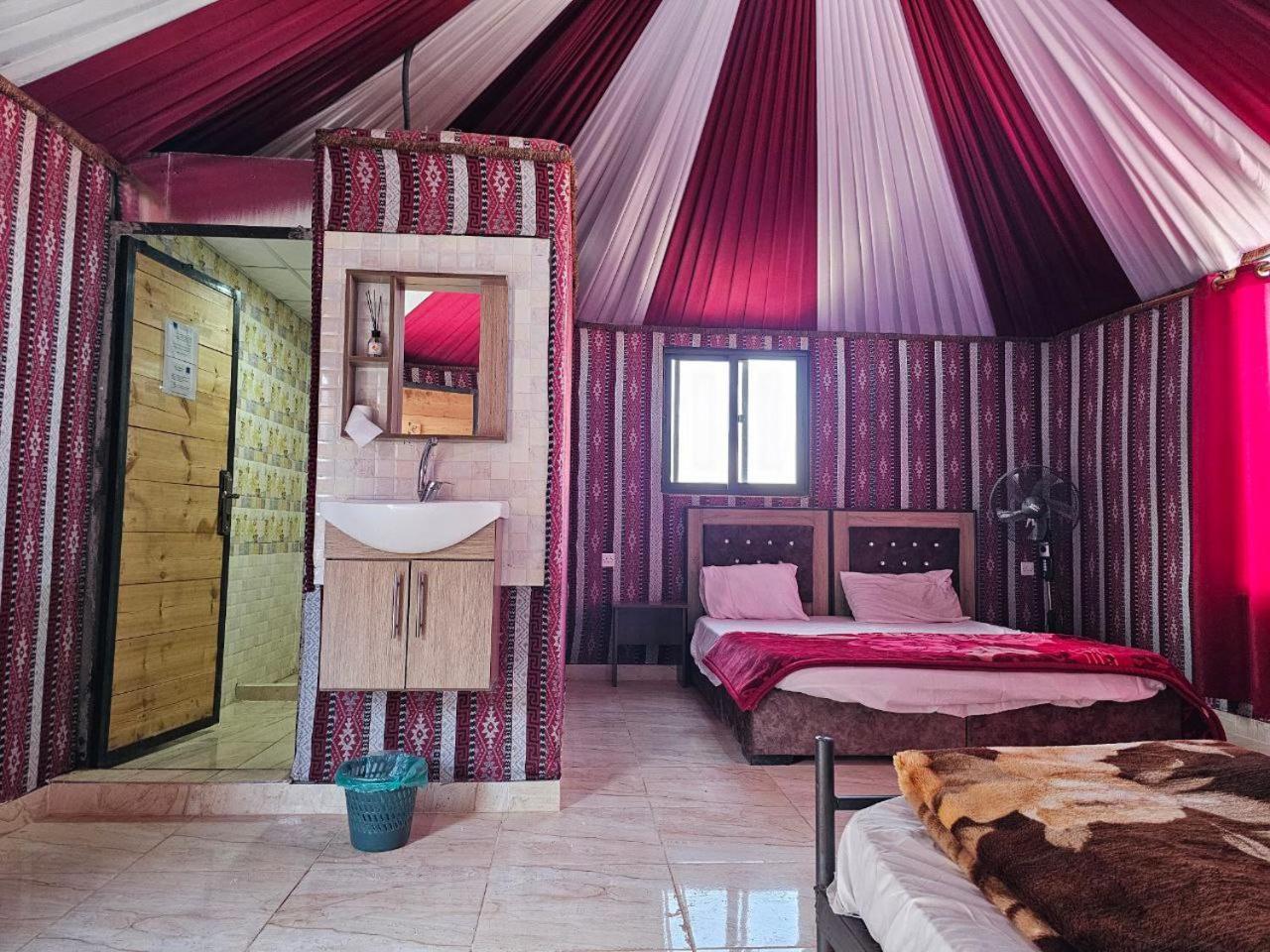 Beduin Star Trail Camp Bed and Breakfast Wadi Rum Buitenkant foto
