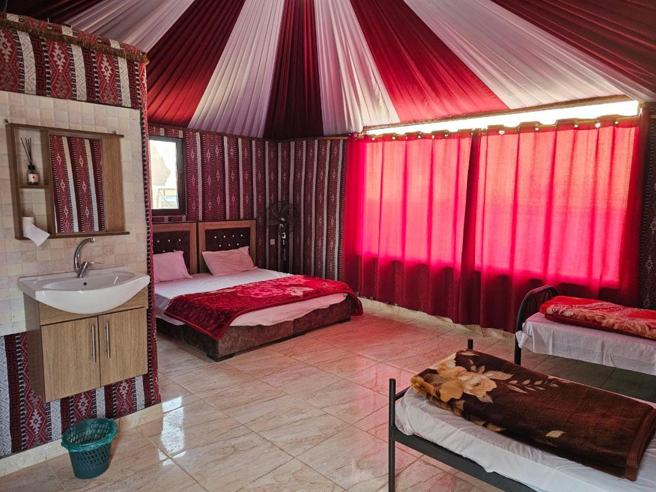 Beduin Star Trail Camp Bed and Breakfast Wadi Rum Buitenkant foto